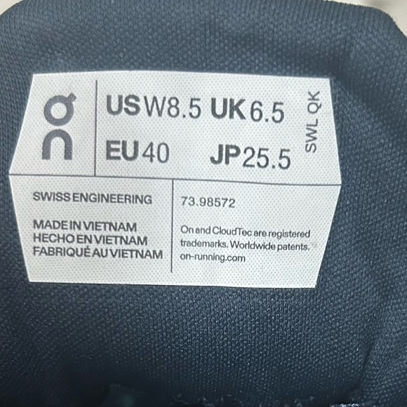 On Running Navy | Desert Cloudwander Waterproof Sz. 8.5W - Picture 10 of 10